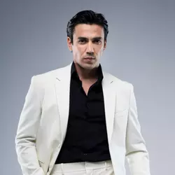 Aziz Yuldashev - Qoshlari qalam